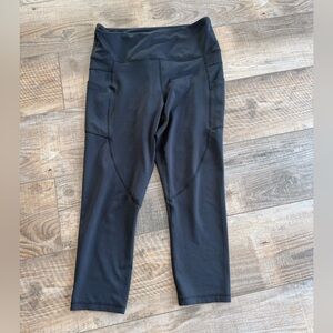 ZYIA Black Active Leggings Hi-rise Capri 20” With Pockets 8-10
